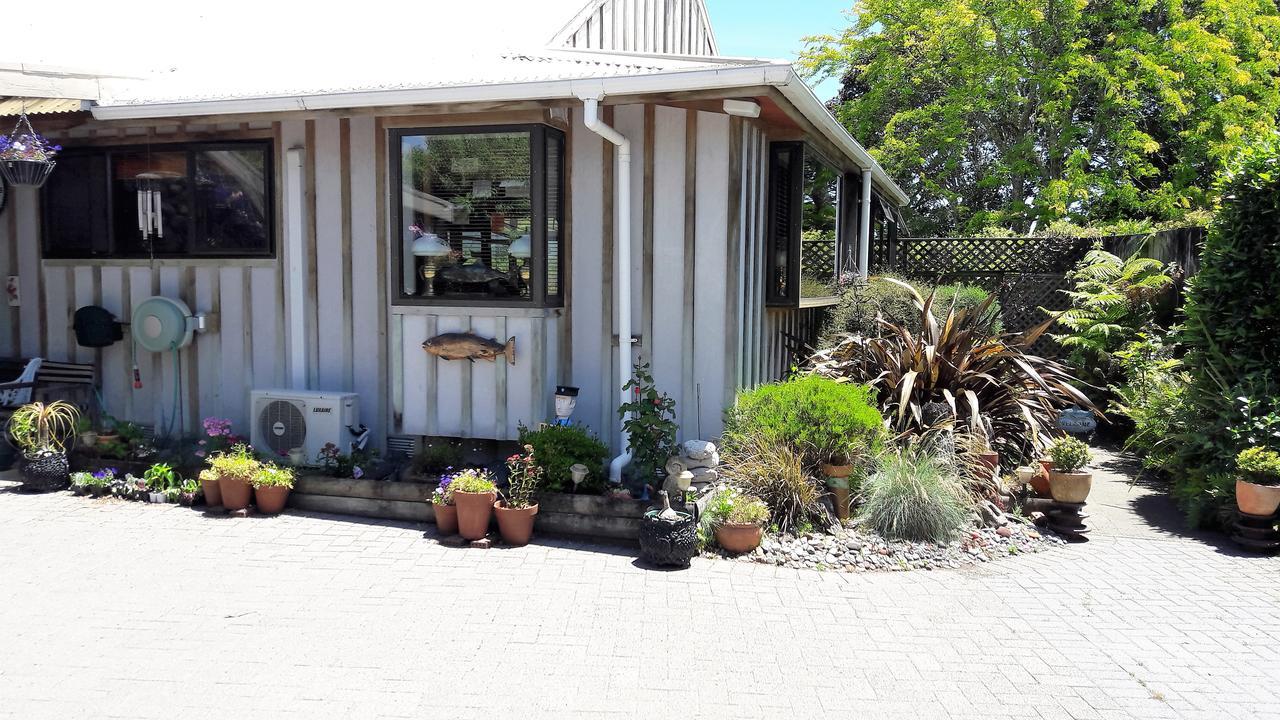 Absolute Riverside Turangi Exterior photo